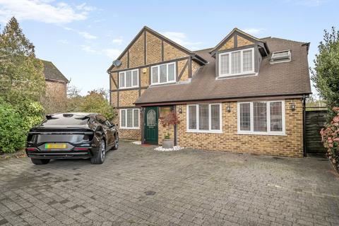 5 bedroom detached house for sale, Warbleton Road, Basingstoke RG24