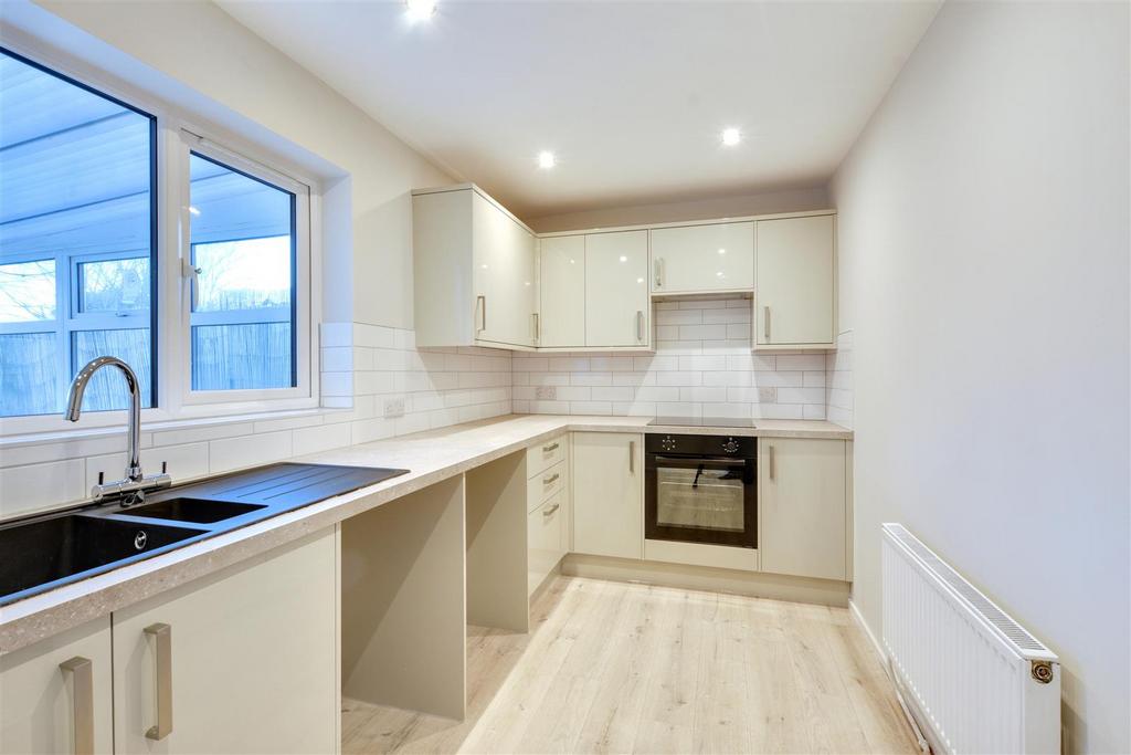 Kitchen 2.jpeg