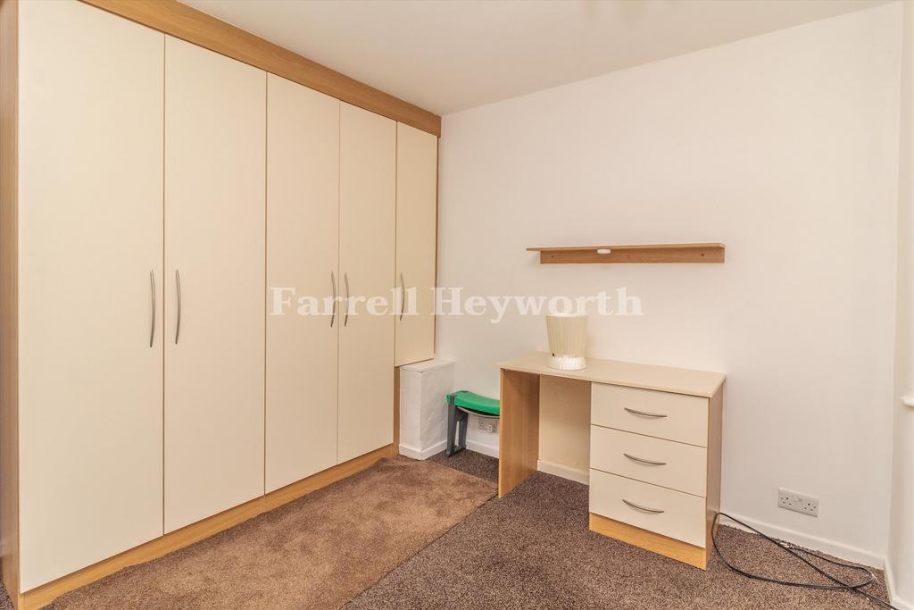 Bedroom 1 image 2