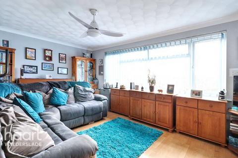 3 bedroom end of terrace house for sale, Beacon Road, Chatham