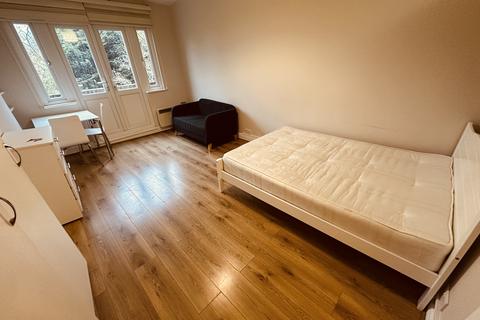 undefined, Queens Avenue, London N10