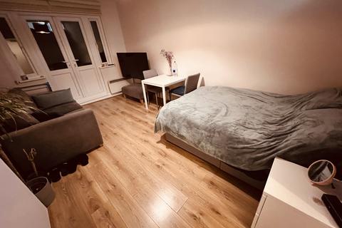 undefined, Queens Avenue, London N10
