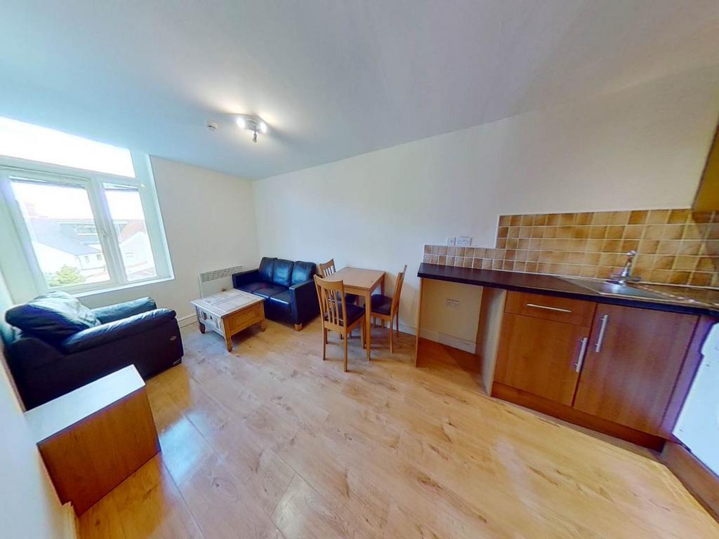 3 Bed Flat available