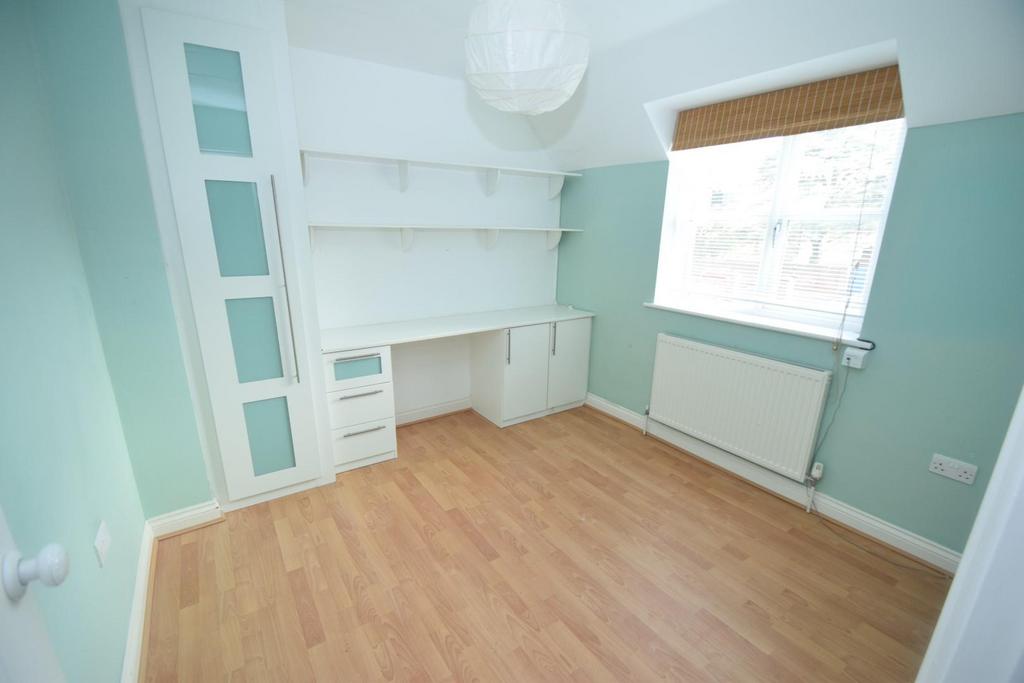 16 E Grassington Mews bed 2.JPG
