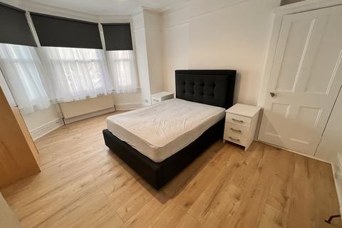 undefined, Maidstone Road, London N11