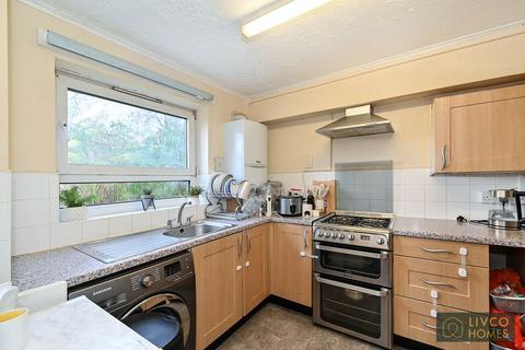 2 bedroom ground floor flat for sale, Newland Street, London, E16