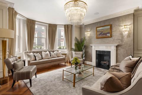 Half Moon Street, London, W1J