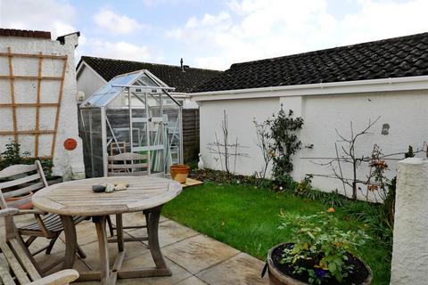 undefined, Druids Close, Curzon Park, Calne