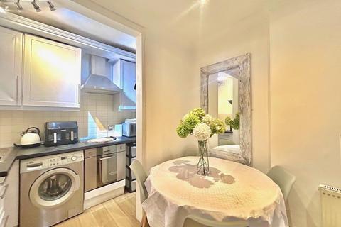 2 bedroom flat to rent, Ladbroke Grove, London