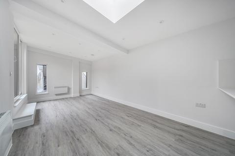 2 bedroom flat to rent, East Street London BR1
