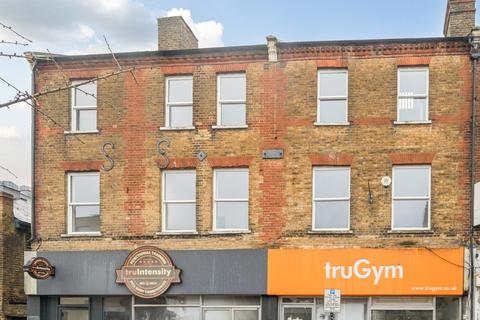 2 bedroom flat to rent, East Street London BR1