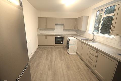 3 bedroom terraced house to rent, Dagenham, RM10