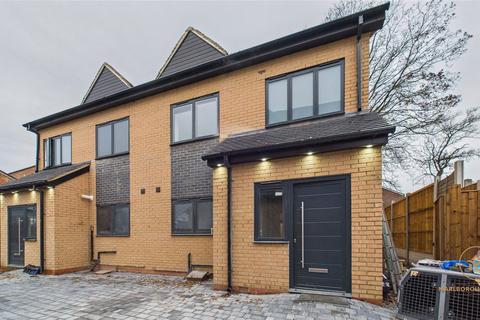 4 bedroom semi-detached house to rent, Inverclyde Gardens, Chadwell Health, Essex, RM6