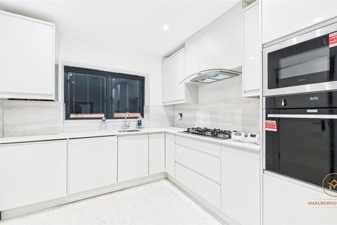 4 bedroom semi-detached house to rent, Inverclyde Gardens, Chadwell Health, Essex, RM6