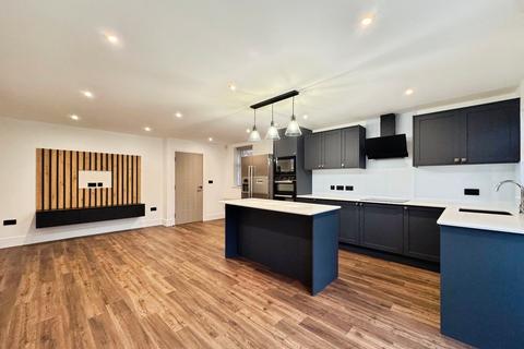 4 bedroom semi-detached house to rent, Nursery Road, Heaton Norris, Stockport, SK4