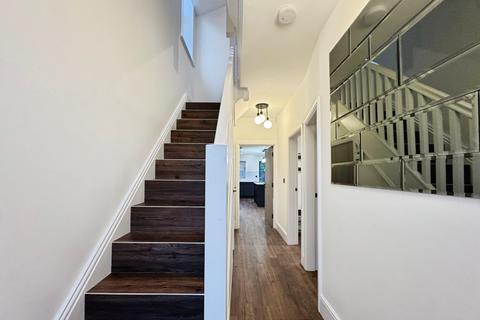4 bedroom semi-detached house to rent, Nursery Road, Heaton Norris, Stockport, SK4