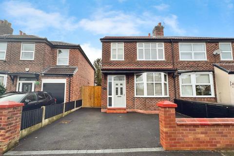 4 bedroom semi-detached house to rent, Nursery Road, Heaton Norris, Stockport, SK4