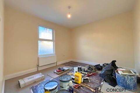4 bedroom terraced house to rent, Fountain Road, Tooting Broadway, SW17