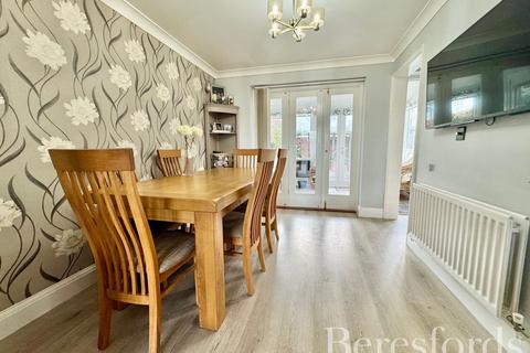 3 bedroom end of terrace house for sale, Iona Walk, Rowhedge, CO5