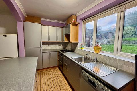 3 bedroom semi-detached house to rent, Beddow Avenue, Bilston WV14
