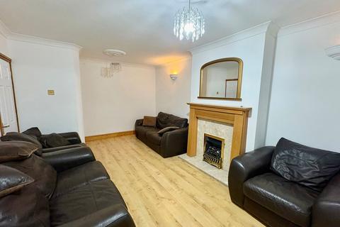 3 bedroom semi-detached house to rent, Beddow Avenue, Bilston WV14
