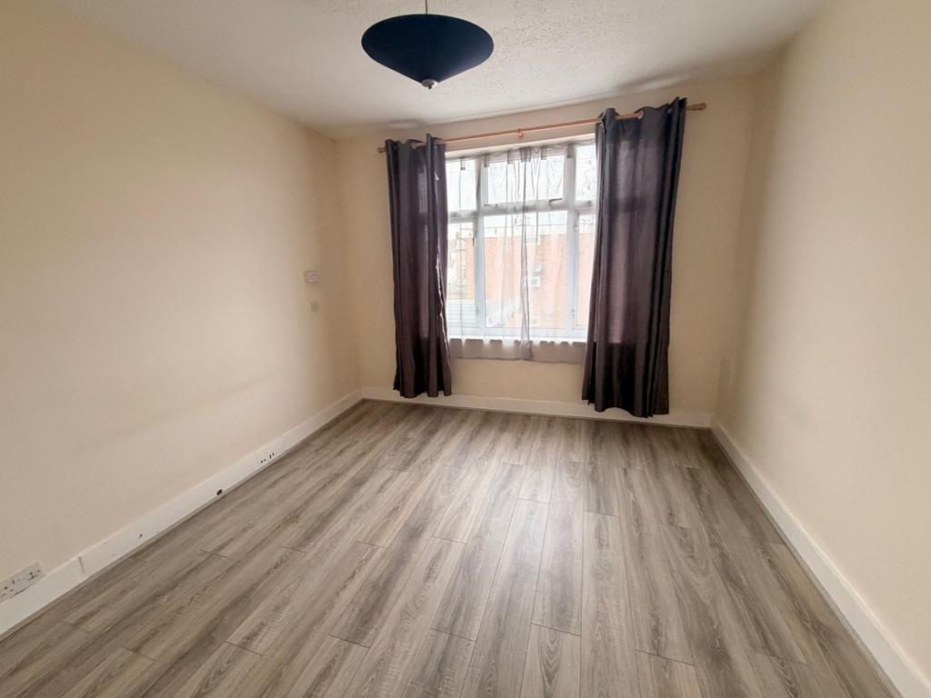 1 bed flat to rent Eastern Avenue, Redbridge IG4