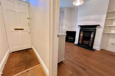 2 bedroom terraced house to rent, Queens Road, London, N11
