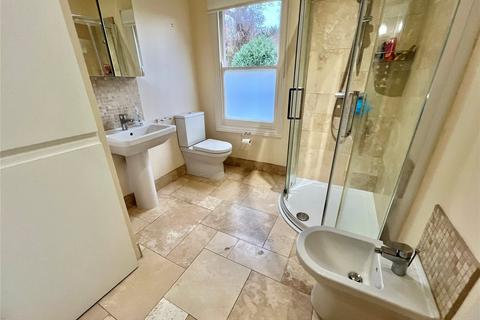 2 bedroom terraced house to rent, Queens Road, London, N11