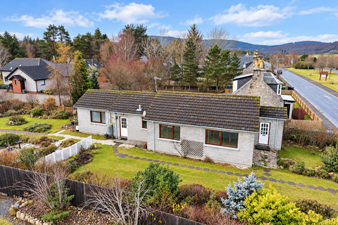 2 bedroom bungalow for sale, Deshar Road, Boat of Garten