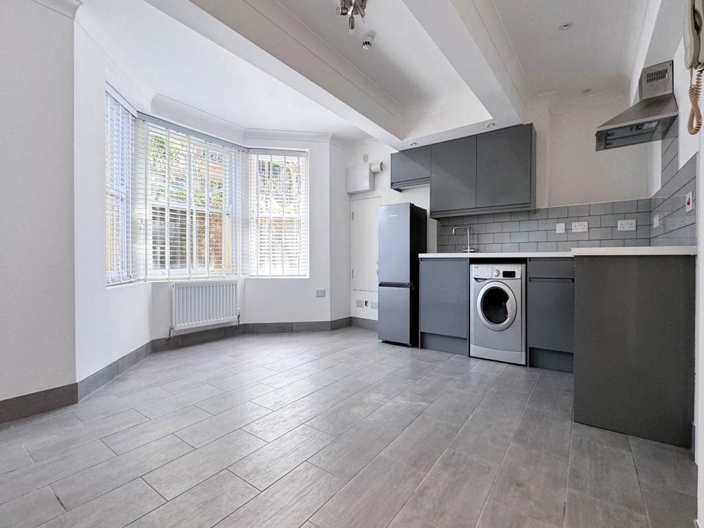 One Bed flat Available Close to City Centre