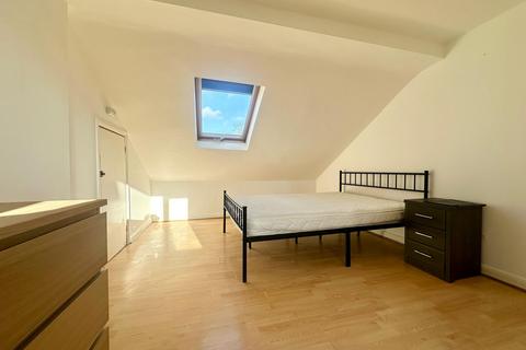 4 bedroom property to rent, Hereward Road, London SW17