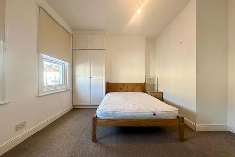 4 bedroom property to rent, Hereward Road, London SW17