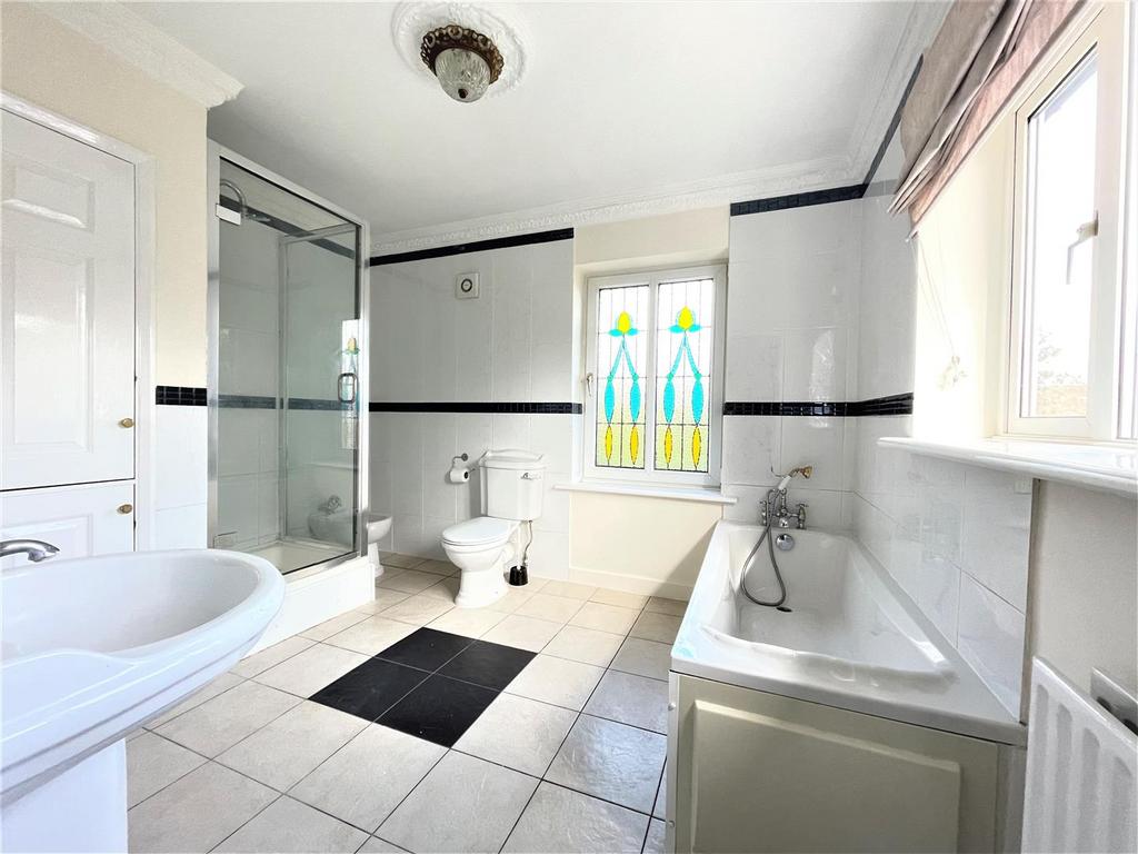 Ensuite Bath/Shower Room