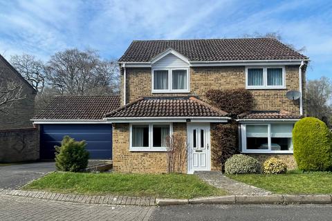 4 bedroom detached house for sale, Cotswold Close, Dibden Purlieu