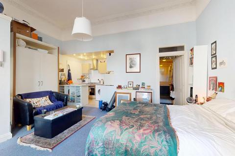 Studio to rent, Trebovir Road, Earls Court SW5