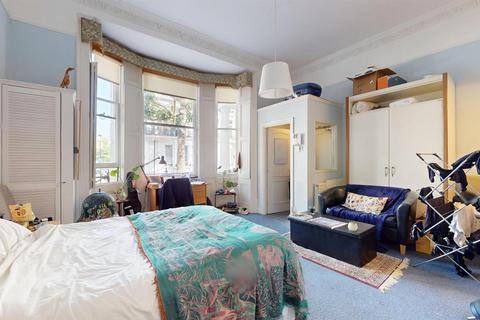Studio to rent, Trebovir Road, Earls Court SW5