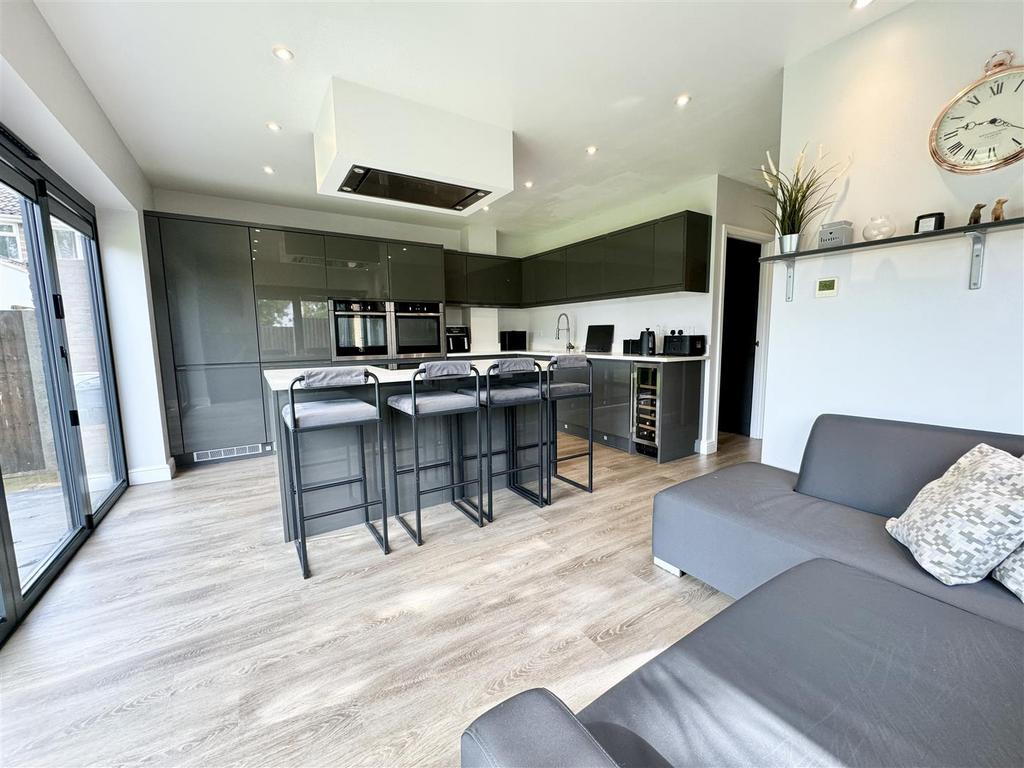 Kitchen / dining room