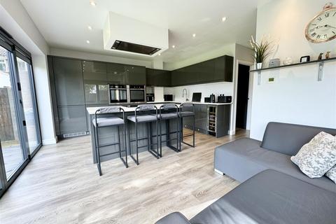 4 bedroom detached house for sale, Barton Road, Silsoe, MK45 4DS