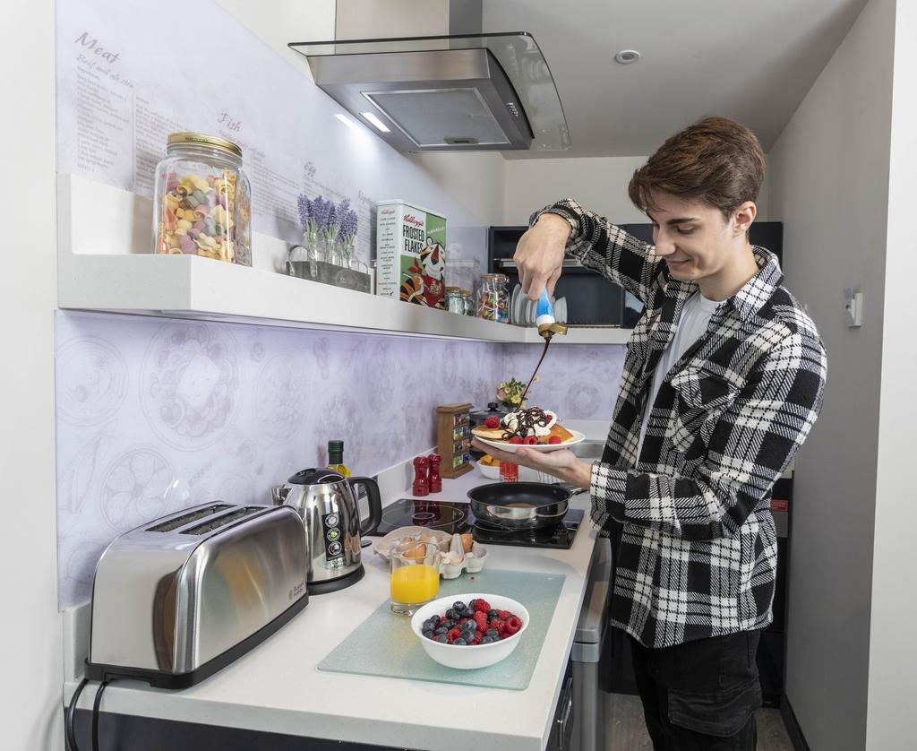 Studio kitchen (2).jpg