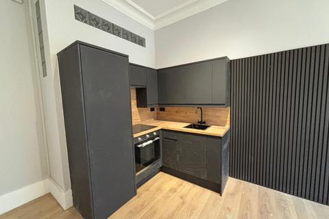 3 bedroom flat to rent, Clutha Street, Glasgow City Centre, Glasgow, G51