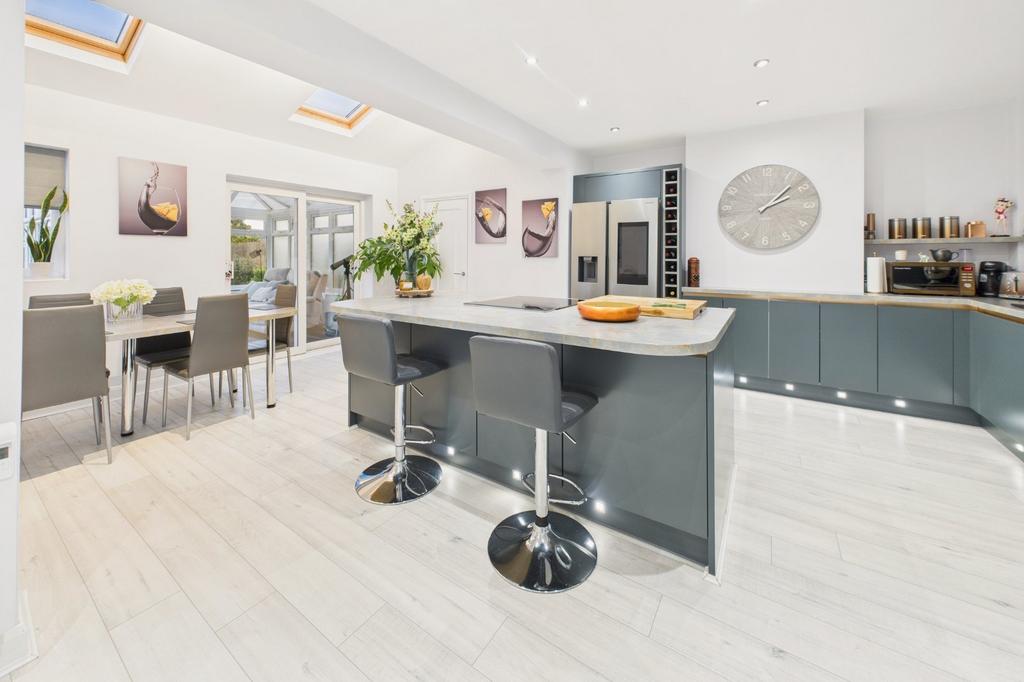 Kitchen/Dining Area