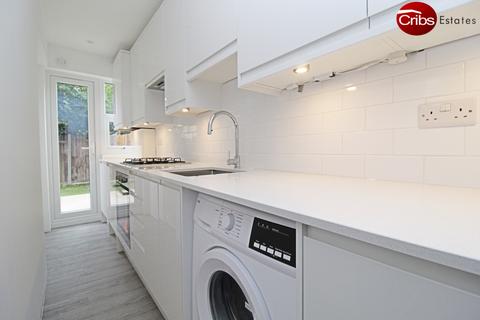 2 bedroom maisonette to rent, Gassiot Road, LONDON, SW17