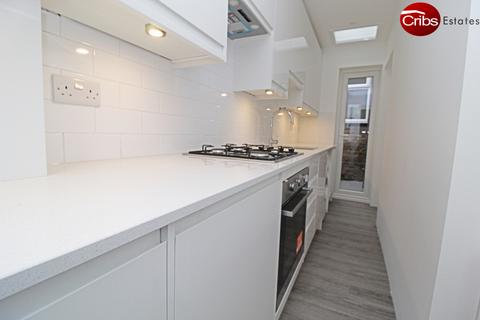 2 bedroom maisonette to rent, Gassiot Road, LONDON, SW17