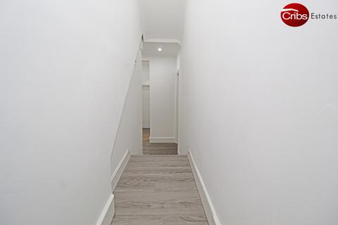 2 bedroom maisonette to rent, Gassiot Road, LONDON, SW17