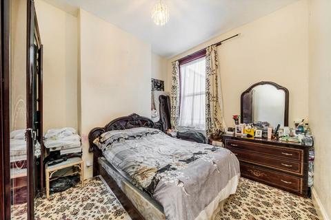 undefined, Lea Bridge Road, London E10