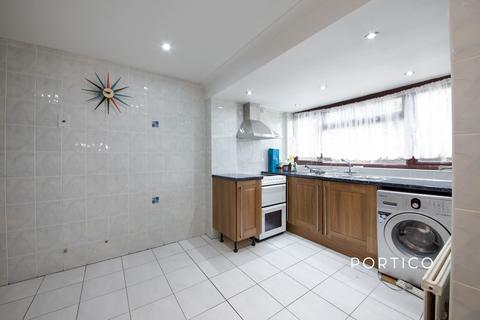undefined, Limes Avenue, IG7