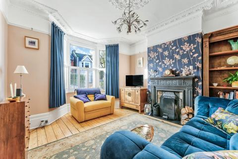 3 bedroom house to rent, Clavering Road, Aldersbrook