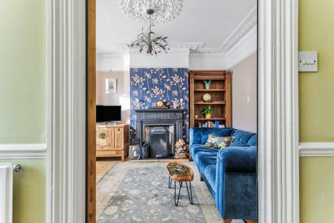 3 bedroom house to rent, Clavering Road, Aldersbrook