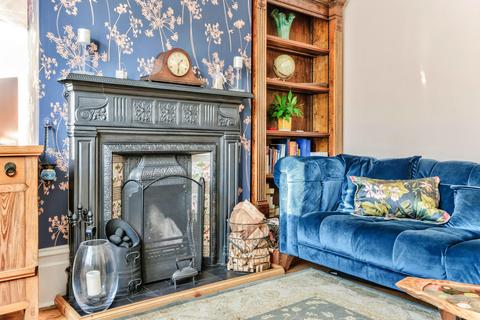 3 bedroom house to rent, Clavering Road, Aldersbrook