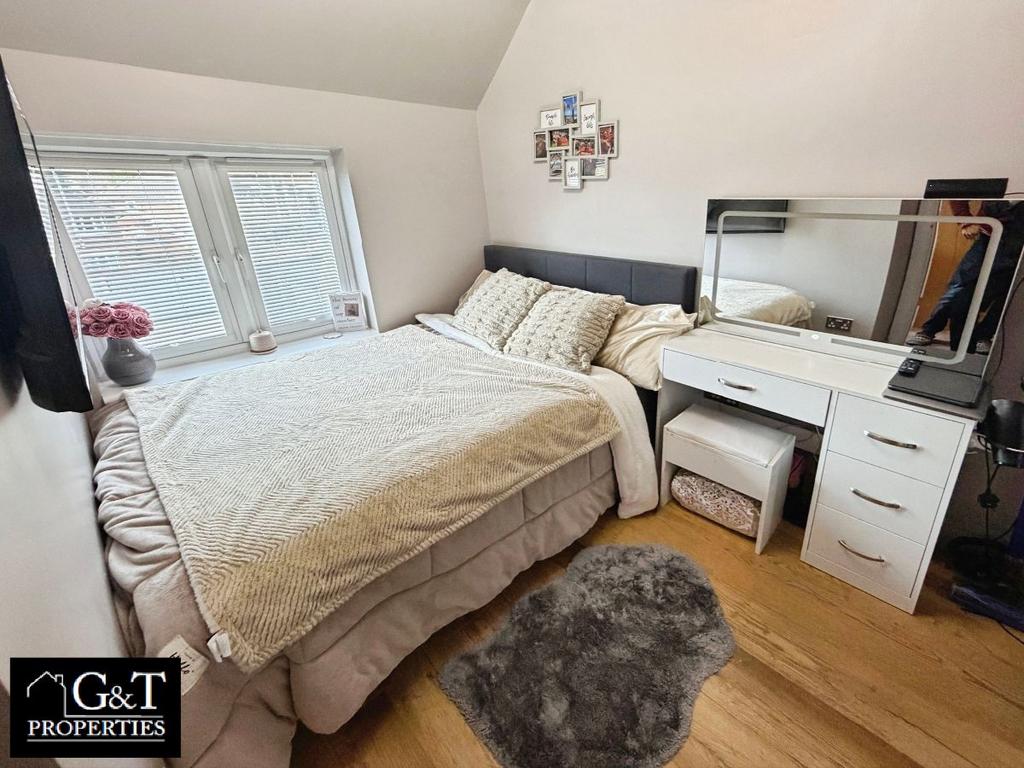 Second bedroom